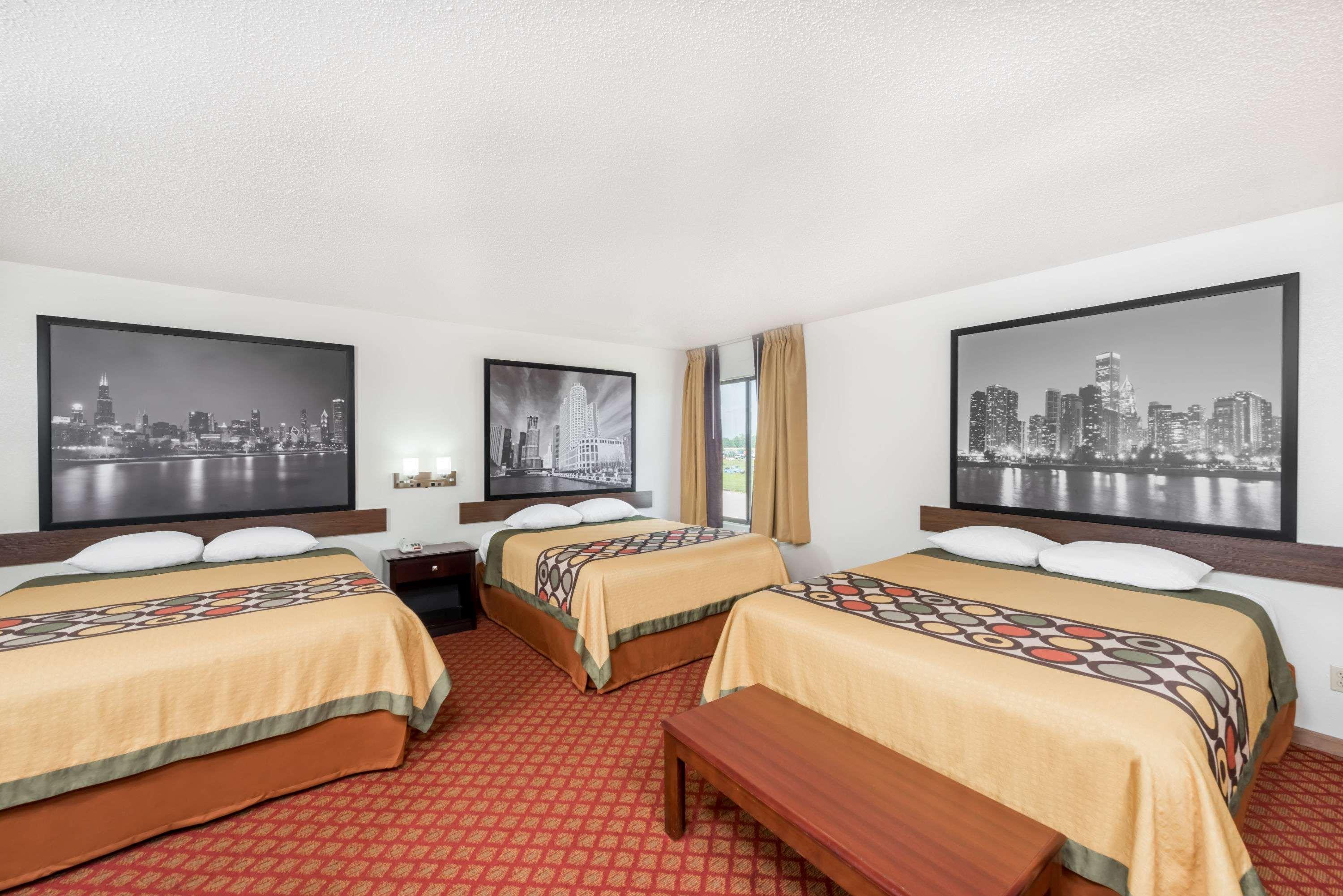 Super 8 By Wyndham Marshall Exterior photo
